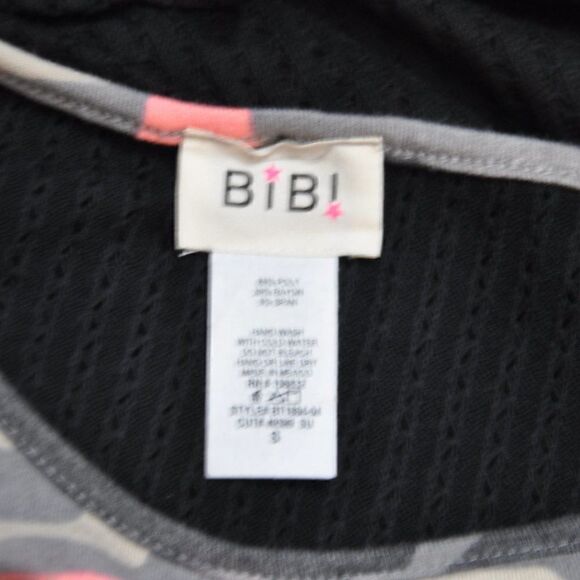 BiBi Cut Out Top With Camo Trim And Sleeves Size Small - Picture 4 of 4